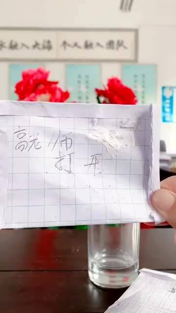 老师收到学生的礼物打开一看是块砖老师收到学生的礼物，打开一看竟是块砖——背后的故事与深层意义