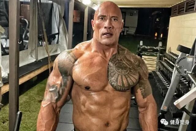 巨石强森肌肉瘦没了关于巨石强森肌肉瘦没了的说法，可能源于一些观察或媒体报道。对于公众人物的身体状况变化，尤其是肌肉量的变化，会受到多种因素的影响，如年龄、健康状况、训练状态以及生活方式等。此外，每个人的身体状态也会随着时间和情境的变化而有所改变。