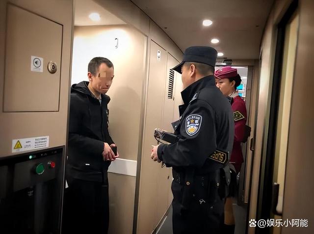 高铁上有人抽烟能举报吗高铁上有人抽烟可以举报吗？全面解析您的权益与行动指南